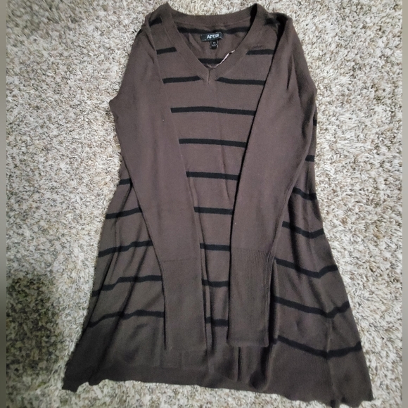 Women's sweater - Picture 1 of 1